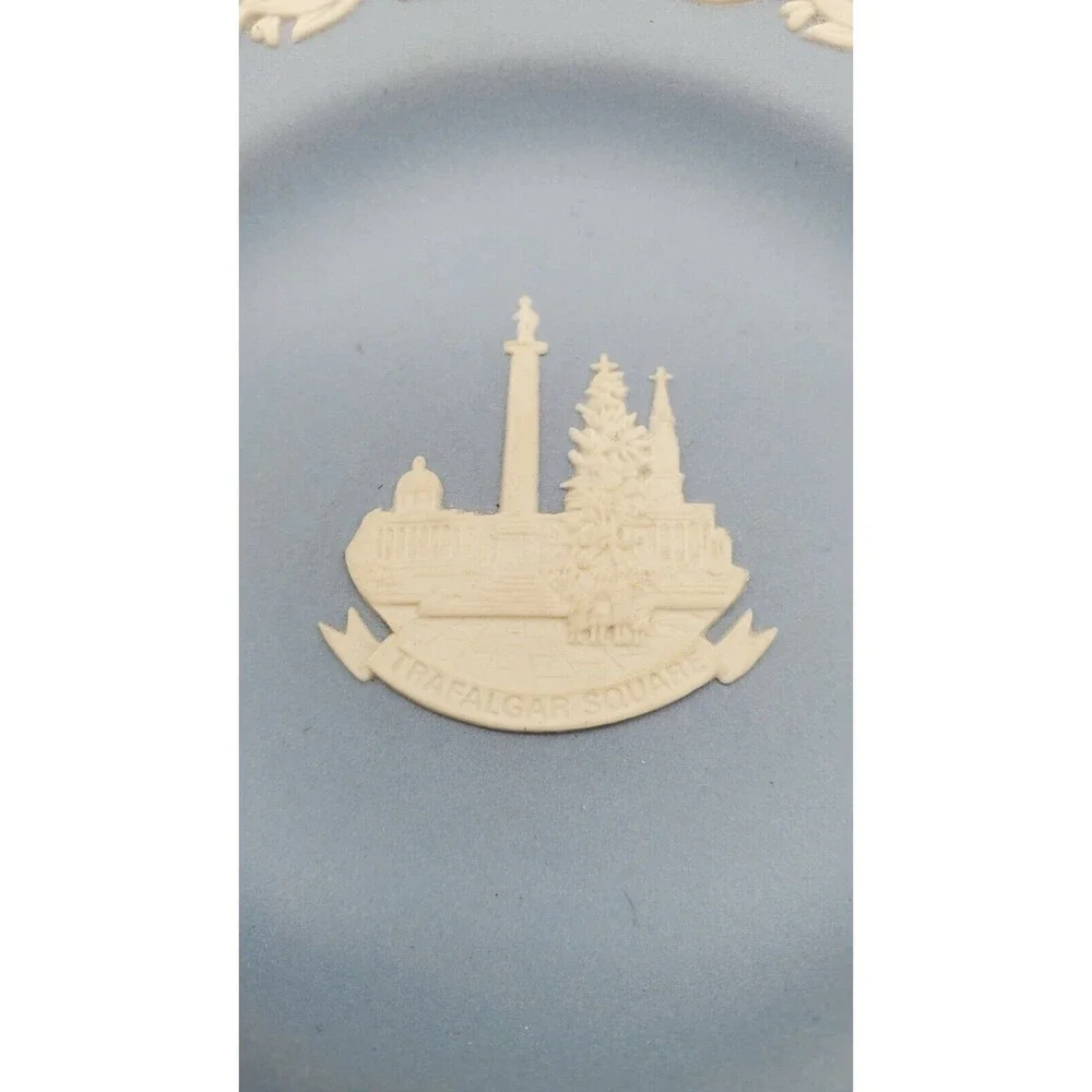 Wedgewood Jasperware Trafalgar Square England Scenic Plate Blue - Picture 2 of 12
